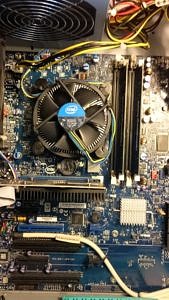 Foto eines Mainboards in einem Standard-PC
