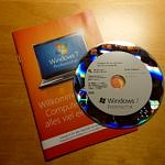 Bild mit einer WIndows 7 DVD und der dazugehörigen Verpackung