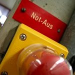 ZU sehen ist ein Not-Aus-Knopf